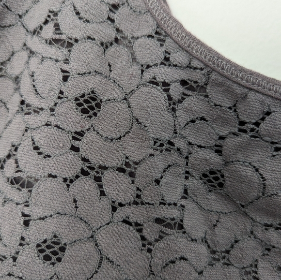 Floral lace tank top gray American eagle size Medium - Picture 2 of 5